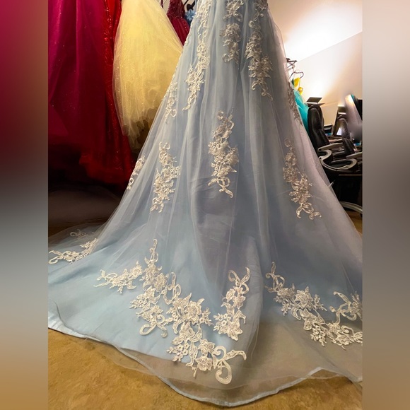 Quinceanera, Prom, Sweet Sixteen dress light blue - Picture 3 of 12